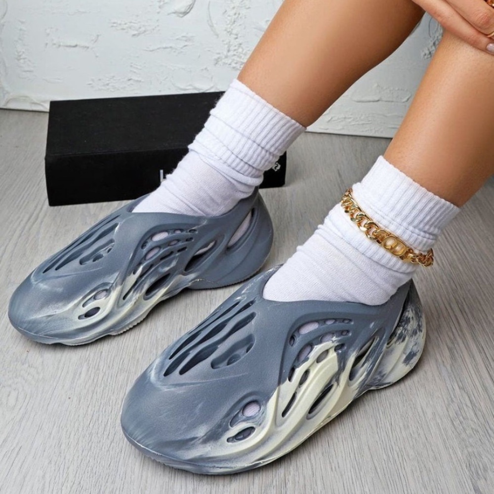 Yeezy foam runners